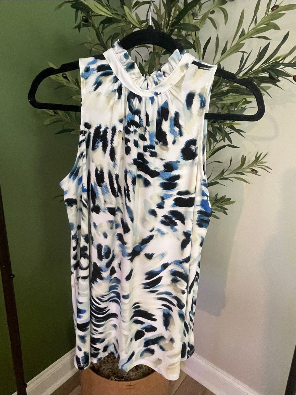 The Limited White Sleeveless Abstract-Print Ruffle-Neck Top - Picture 2 of 4